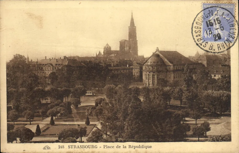 Estrasburgo - Place de la République — vista panorâmica com a catedral — editor B. Rhin, n° 248 - Frente