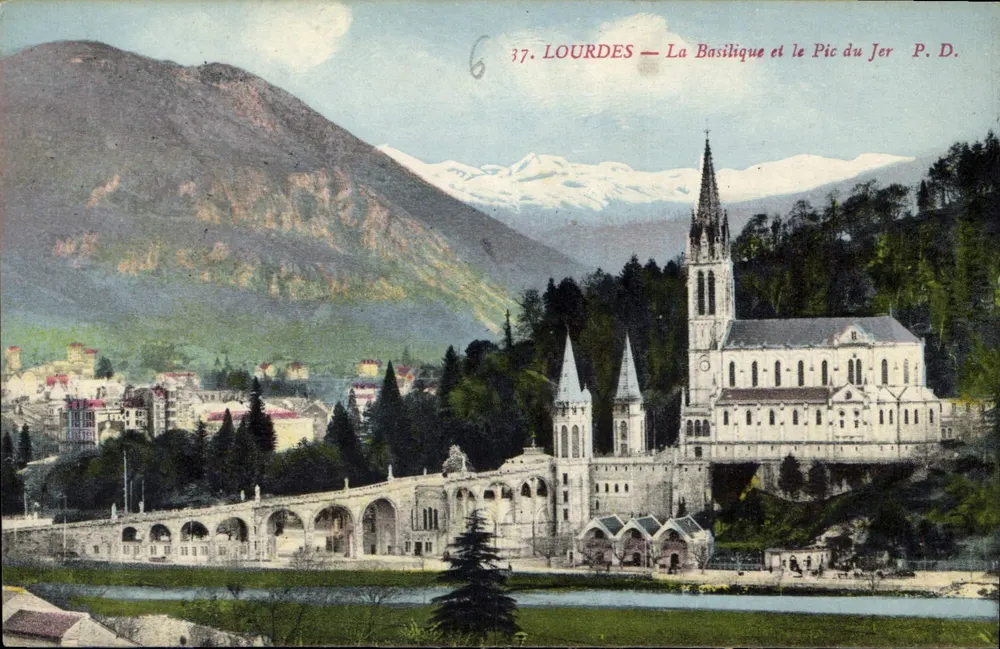 Lourdes — A Basílica e o Pic du Jer — P.D. - Frente