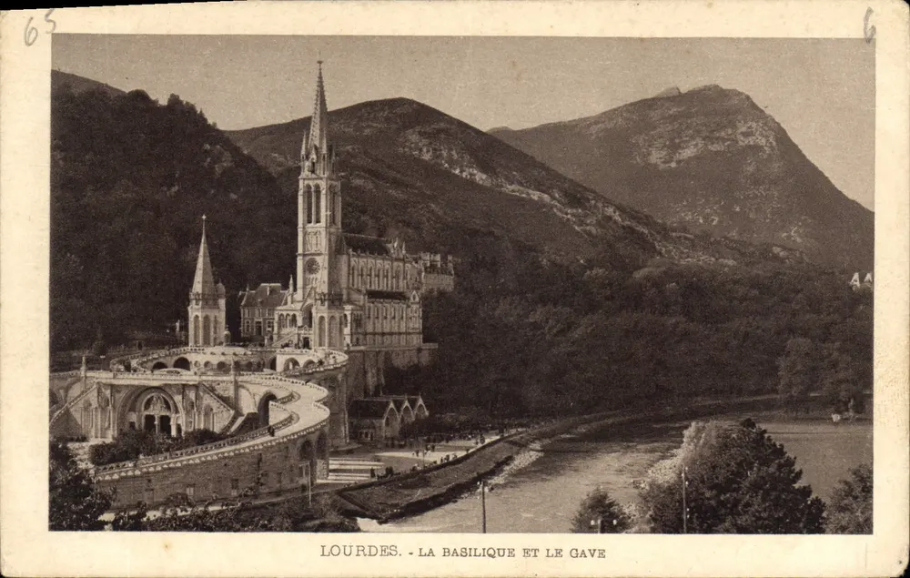Lourdes - A Basílica e o Gave — Associação do Rosário - Frente