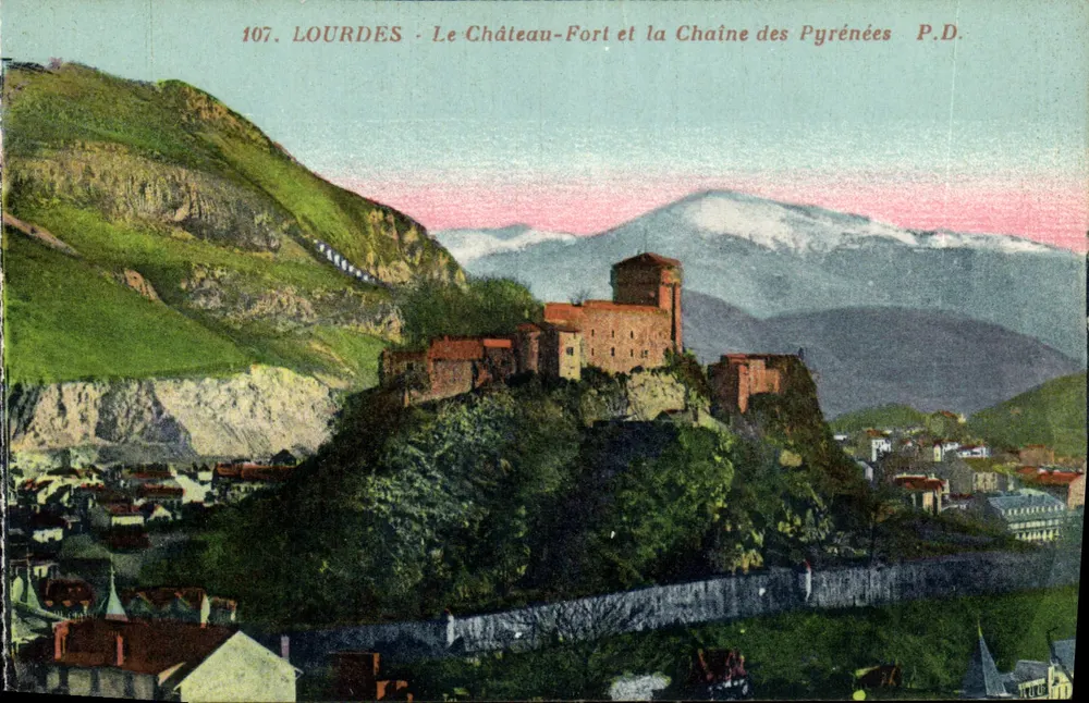Lourdes - Das Burgschloss und die Pyrenäen-Kette — P.D. n°107 - Vorderseite