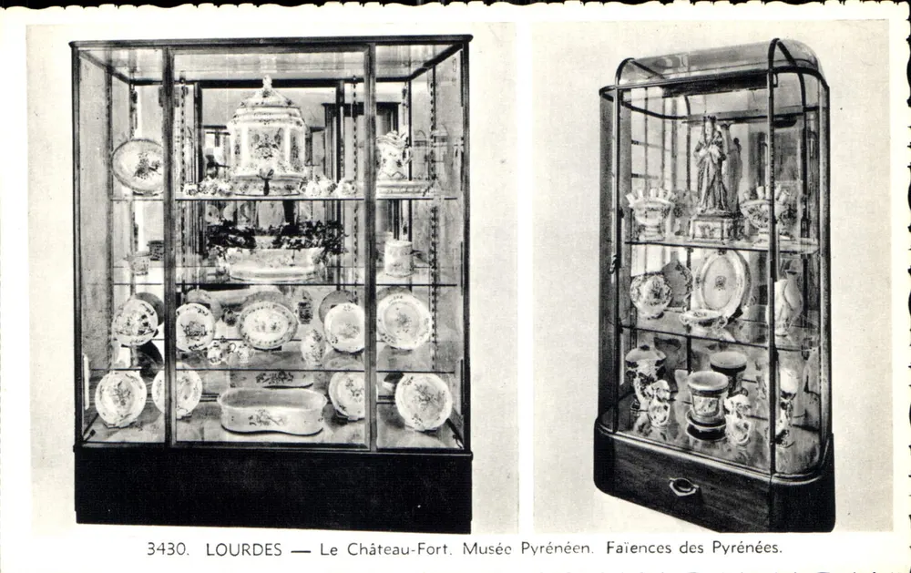 LOURDES — Das Schloss. Pyreneen-Museum. Keramiken der Pyrenäen. - Vorderseite