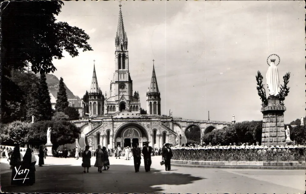 Die Basilika und die gekrönte Jungfrau — Lourdes — Ausgabe QUINAULT, Lourdes - Vorderseite