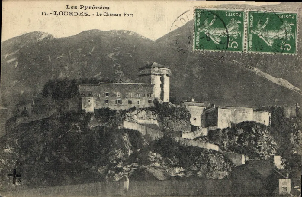 Os Pirineus - Lourdes - O Castelo Forte — editor desconhecido, n° 13 - Frente