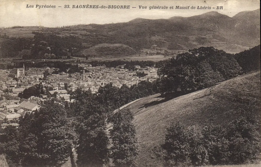 Bagnères-de-Bigorre — Allgemeiner Blick und Lhérès-Massiv — BR - Vorderseite