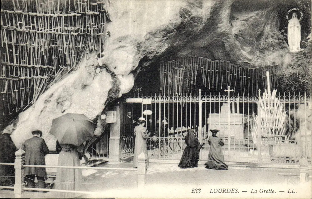 LOURDES — A Gruta — LL. — n° 233 - Frente
