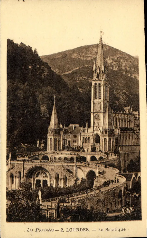 Os Pirineus — 2. Lourdes — A Basílica — editor Rogé - Frente
