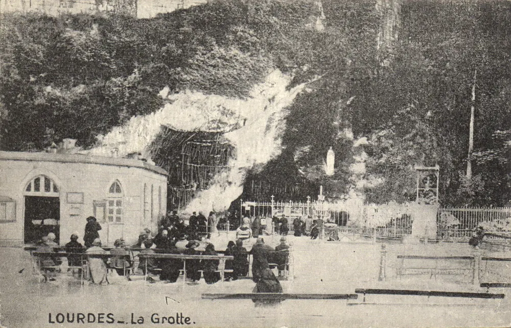 LOURDES - A Gruta. — Edição Palais du Pays, Lourdes, n°65 - Frente