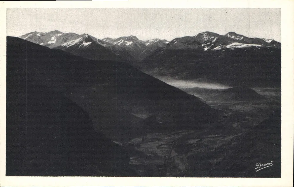 Lourdes - Blick auf das Tal von Argelès und die Pyrenäen vom Pic du Jer — Edition P. Doucet - Vorderseite