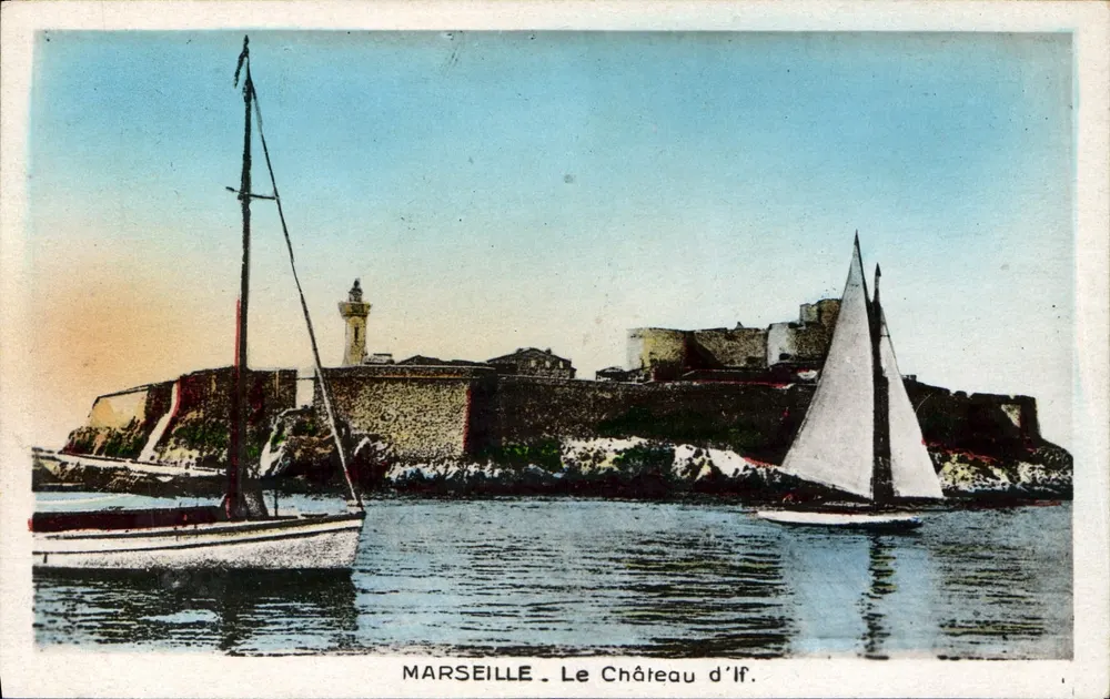 Marselha. O Castelo de If. — Vista do castelo com dois barcos a vela — editor não visível - Frente