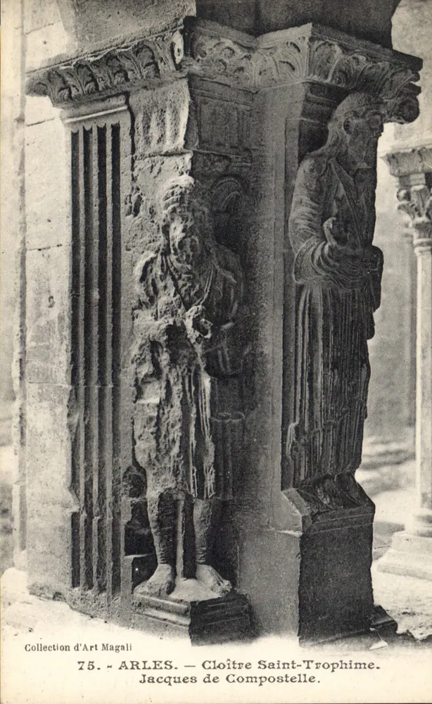 Arles — Cloître Santo Trofimo — Estátuas de Jacó de Compostela - Frente