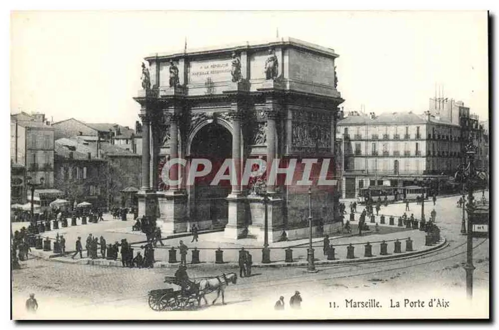 Marselha. A Porta de Aix — Arco de triunfo monumental com inscrição 'À LA RÉPUBLIQUE' — editor não visível - Frente