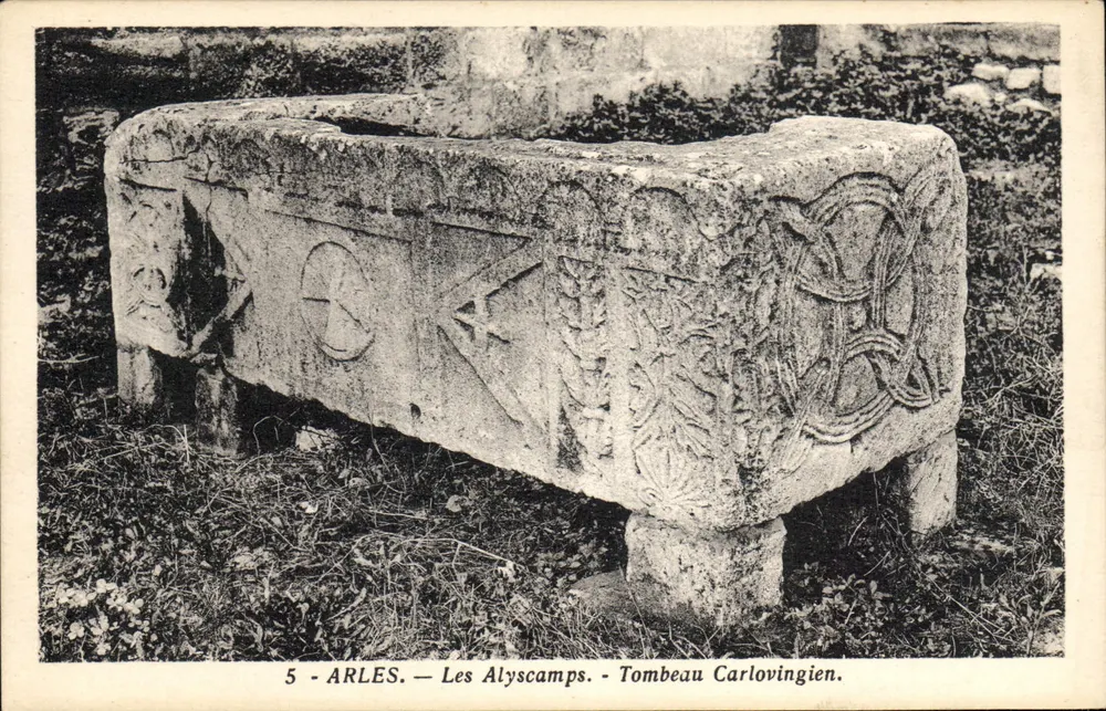 ARLES — Les Alyscamps — Carolingische Graf — Uitgave J. George, Arles - Voorkant