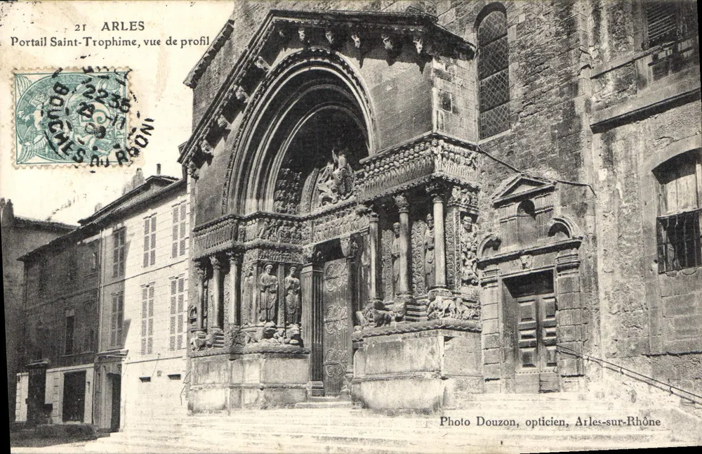 Arles — Portal Saint-Trophime, Profilansicht — Photo Douzoun, Optiker, Arles-sur-Rhône - Vorderseite