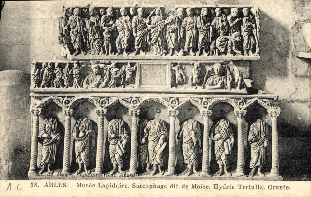 Arles - Lapidarkunst-Museum. Sarg des Moses genannt. Hydria Tertulla. Betende. - Vorderseite