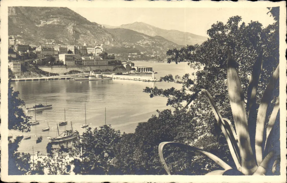 Vista do lago de Garda — porto e montanhas — Foto Lucarelli, Nice, n°06 - Frente