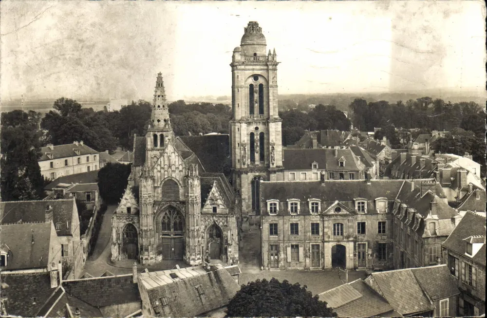 Senlis (Oise) — Panorama sobre a Marché Saint-Pierre — Ed. R. Gallois, Rue Malmaison - Frente