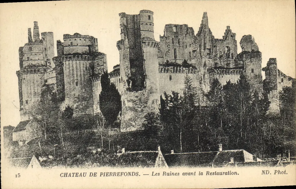Schloss Pierrefonds — Die Ruinen vor der Restauration — ND. Phot. - Vorderseite