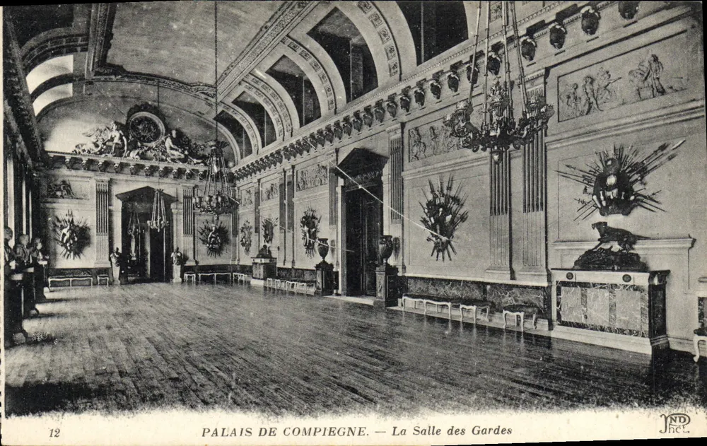 Palácio de Compiègne — A Sala dos Guardas - Frente
