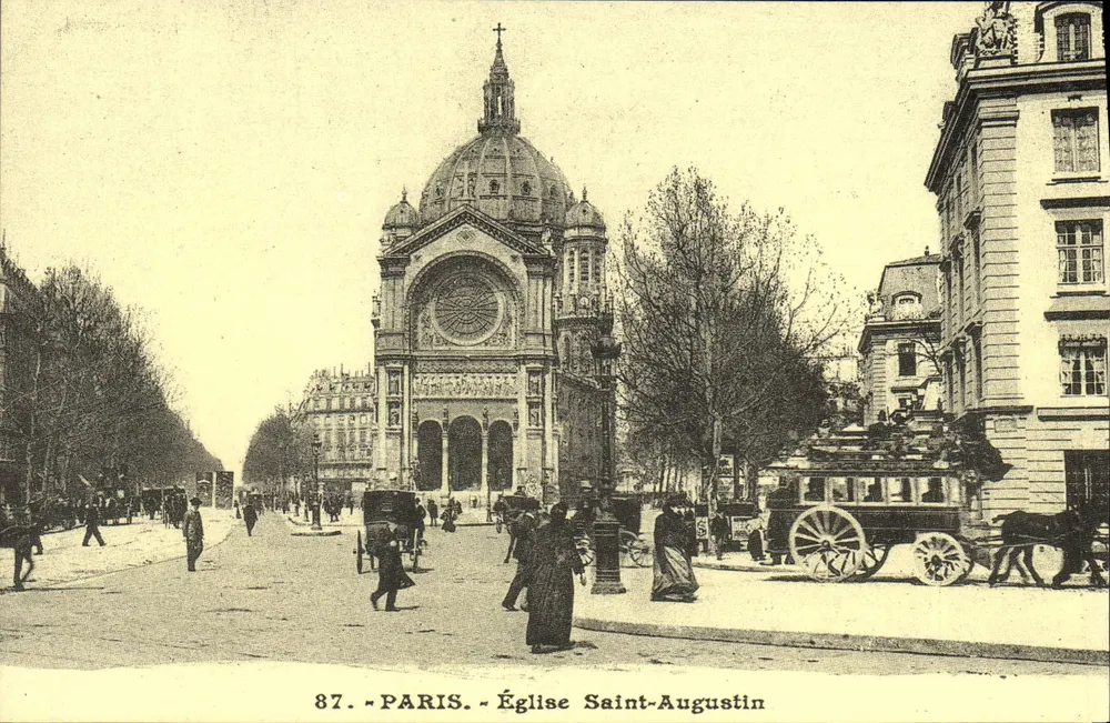 Paris - Igreja de São Agostinho — fachada com cúpula e rua movimentada - Frente