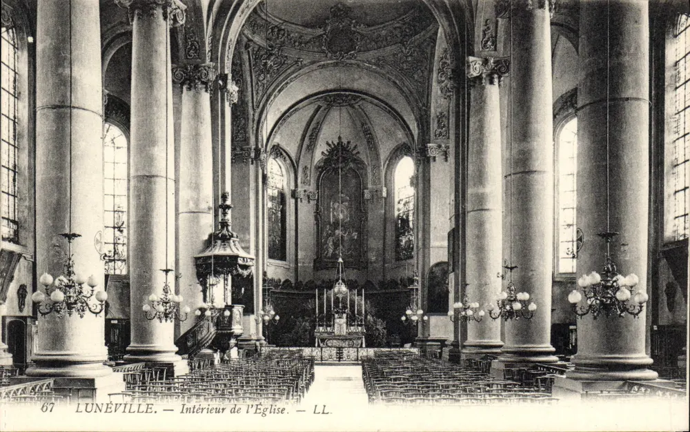 Lunéville — Interior da Igreja — LL - Frente