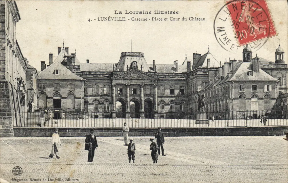 Lunéville - Kasernen - Platz und Hof des Schlosses — Illustriertes Lothringen, Nr. 4, veröffentlicht von Magasins Réunis de Lunéville - Vorderseite