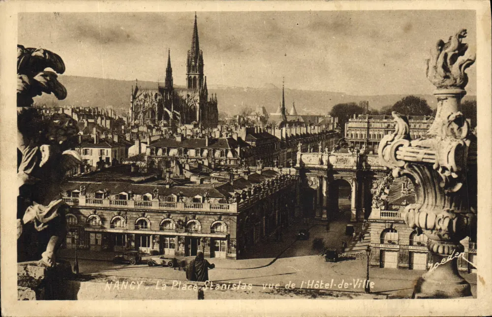 NANCY. Ansicht der Place Stanislas vom Rathaus — Édition d'Art Goeder, n°54 - Vorderseite