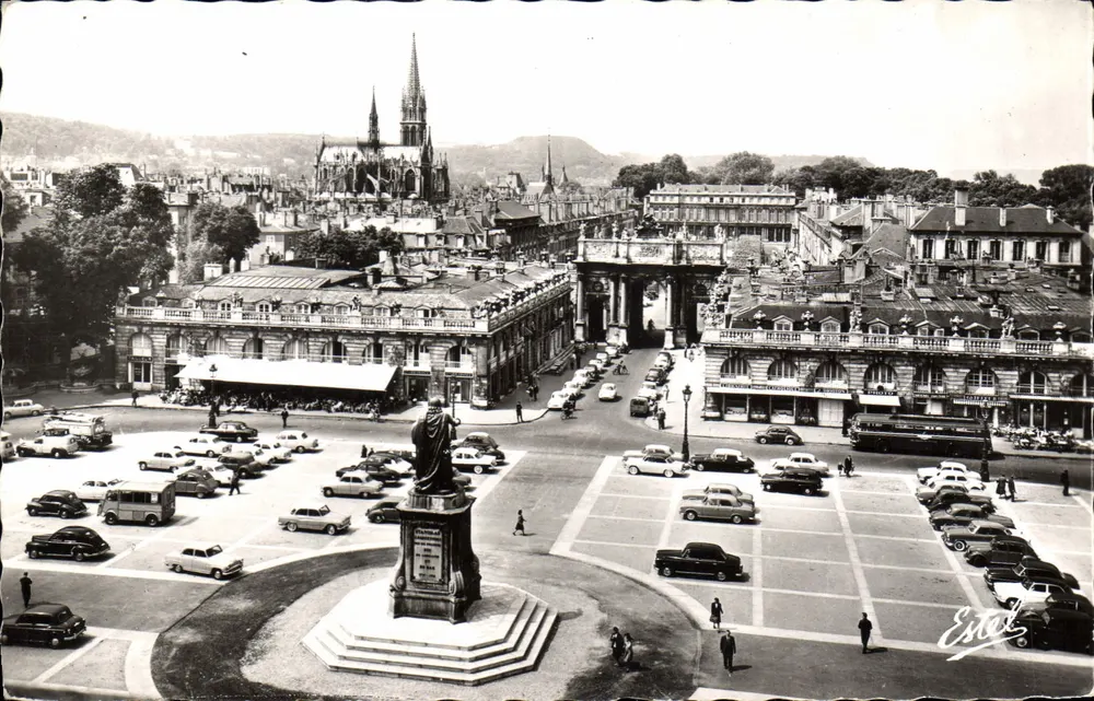 Nancy - Place Stanislas, o Arco do Triunfo e a Igreja Saint-Epvre — Editor Estel, n° 824 - Frente
