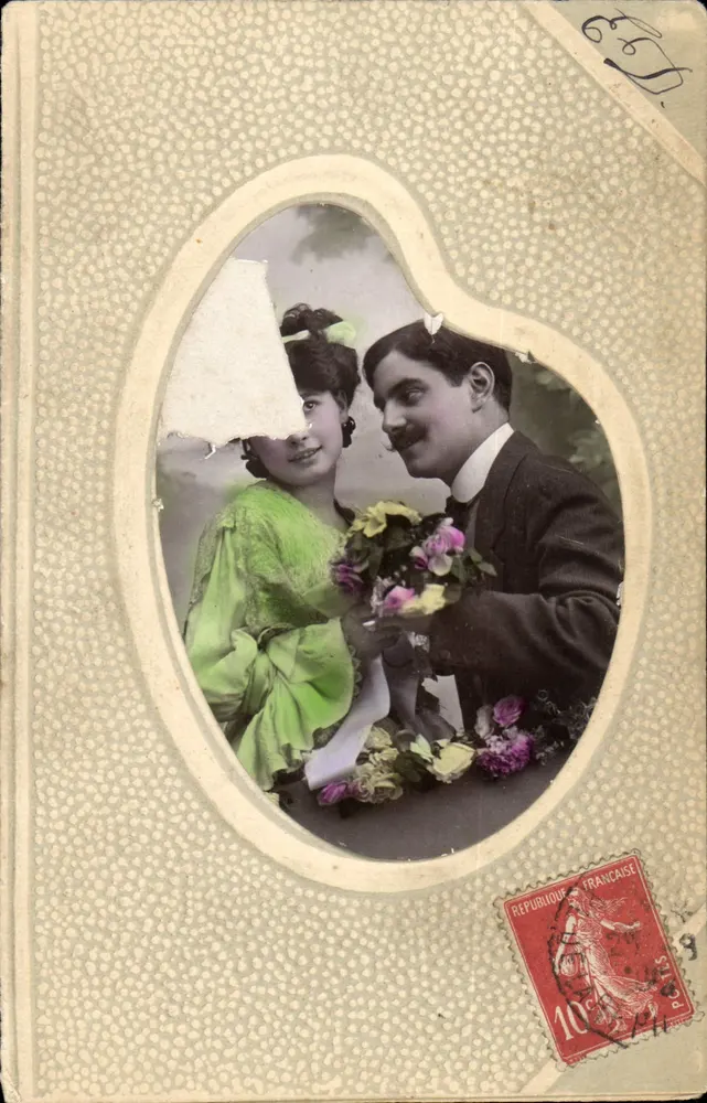 Casal apaixonado — foto montada em carta — editor desconhecido, número de série ilegível - Frente