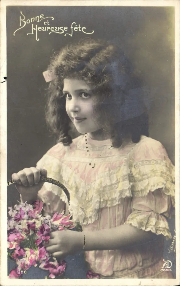 Mädchen mit Blumenstrauß — Gute und glückliche Feier — Verlag Yandé, Paris, Nr. 920 - Vorderseite
