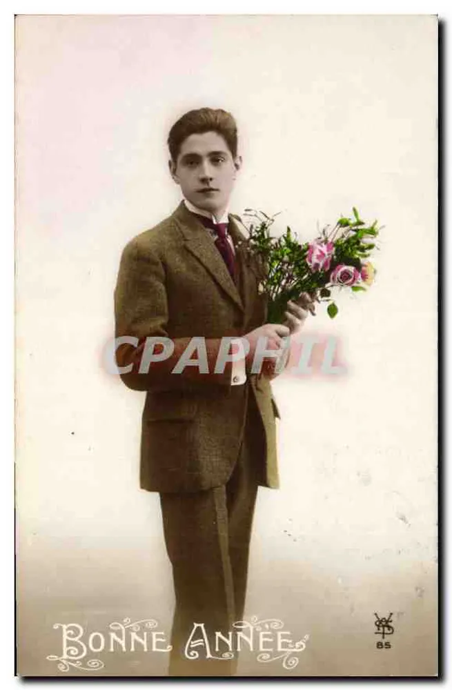 Jovem homem em traje — segurando um buquê de rosas — 85 - Frente