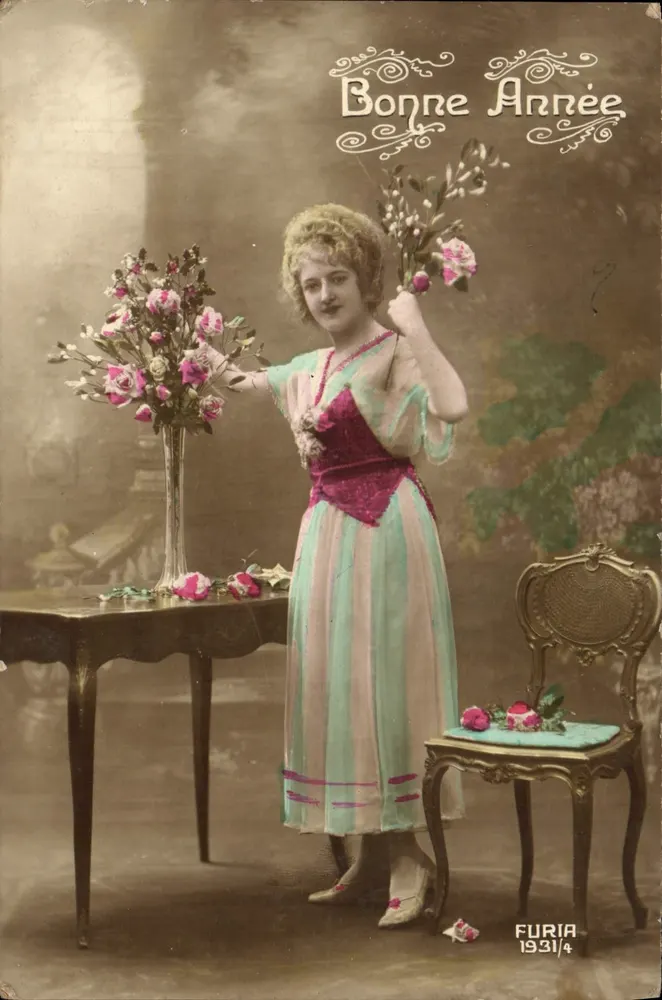 Junge Frau in bunt gefärbtem Kleid — Frohe Neujahr 1931 — Furia 1931/4 - Vorderseite