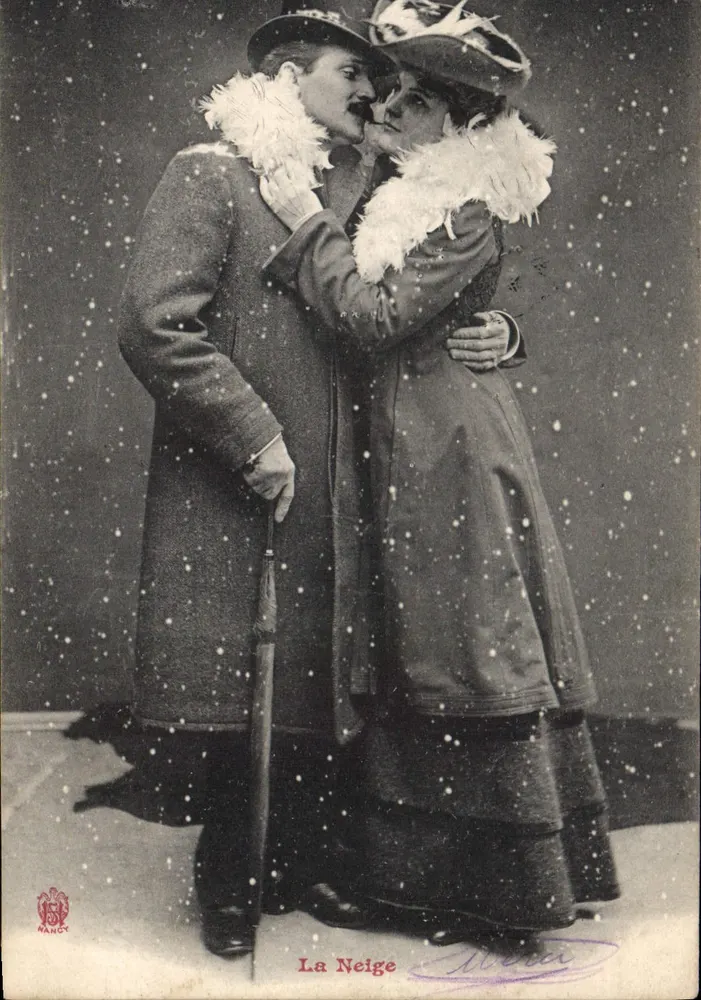 Um casal em traje de inverno sob a neve — A Neve — Mancy - Frente