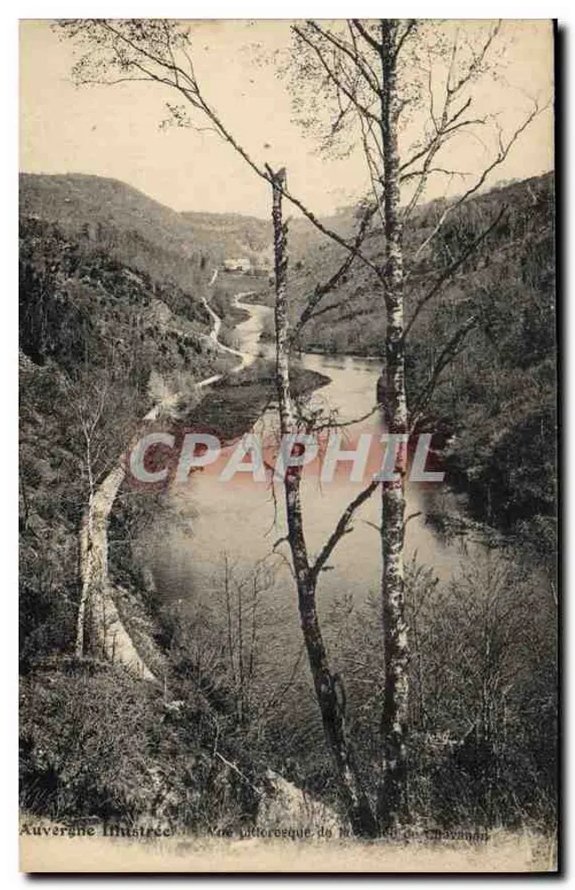 Vista pitoresca do lago de Chavanon — Auvergne Illustrée - Frente