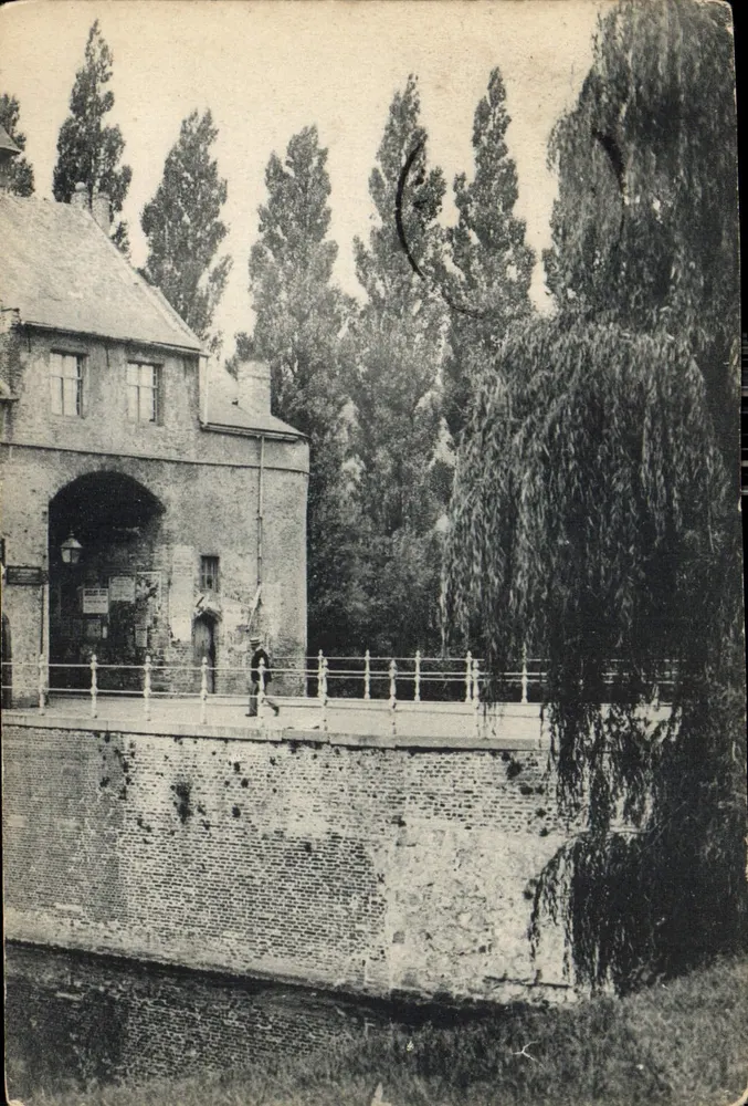 Porta da cidade — vista com ponte e salgueiro - Frente
