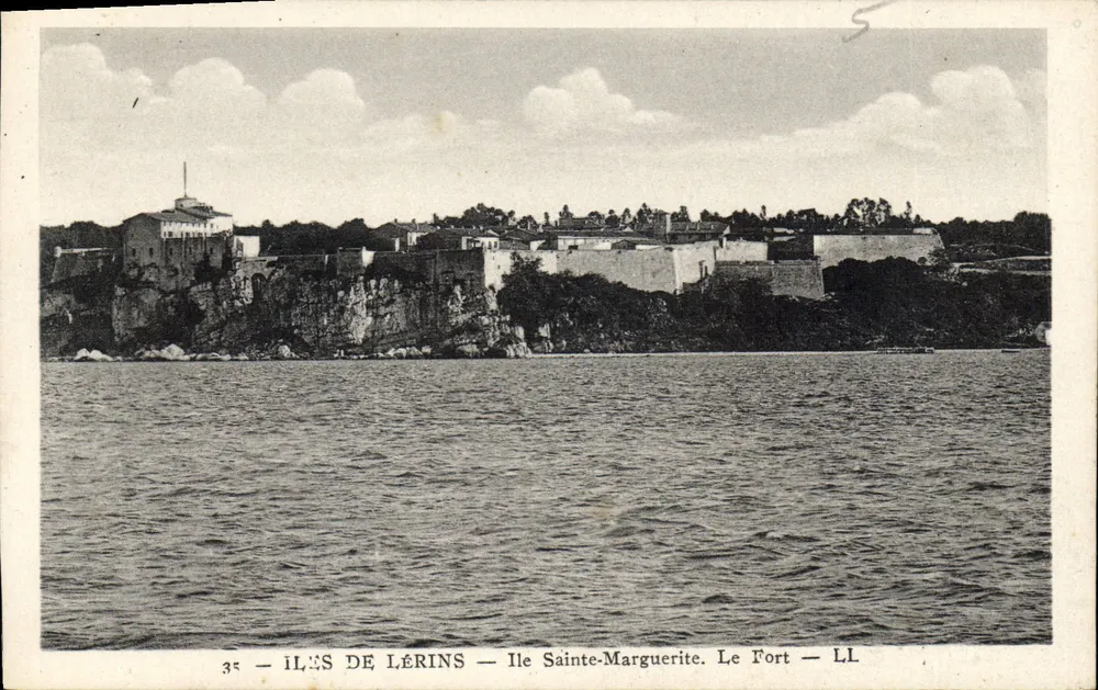 Inseln von Lérins — Insel Sainte-Marguerite. Das Schloss — LL - Vorderseite
