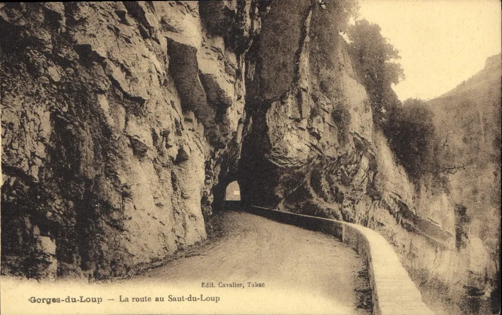 Gorges-du-Loup — Die Straße am Saut-du-Loup — Edit. Cavallier, Tabac - Vorderseite