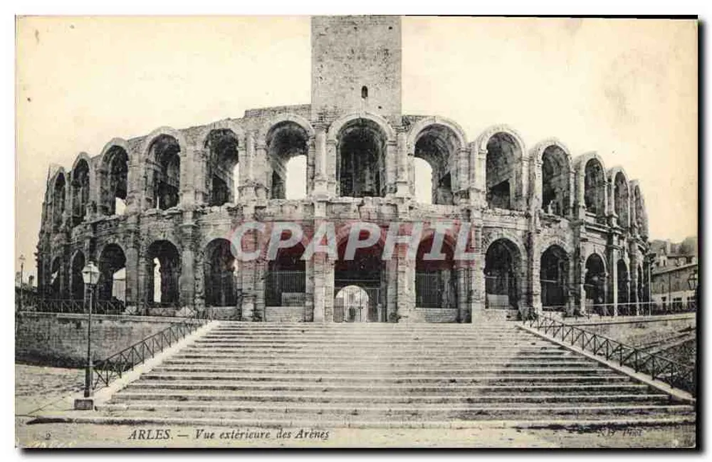 Arles — Vista externa das Arènes - Frente