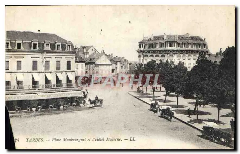 Tarbes — Place Maubourguet und das moderne Hotel — LL. - Vorderseite