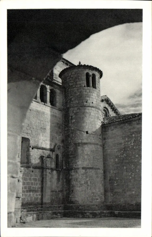 Santillana del Mar — Zylindrische Turm der Kirche — Huesca, F. Nancero - Vorderseite