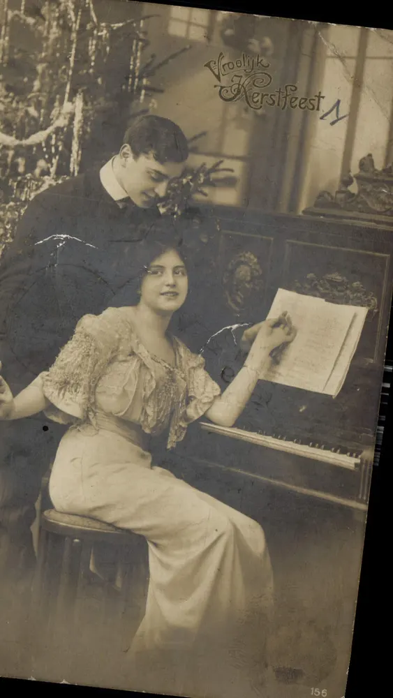 Jovem casal ao piano — cena de Natal — Vroolijk Kerstfeest N°156 - Frente