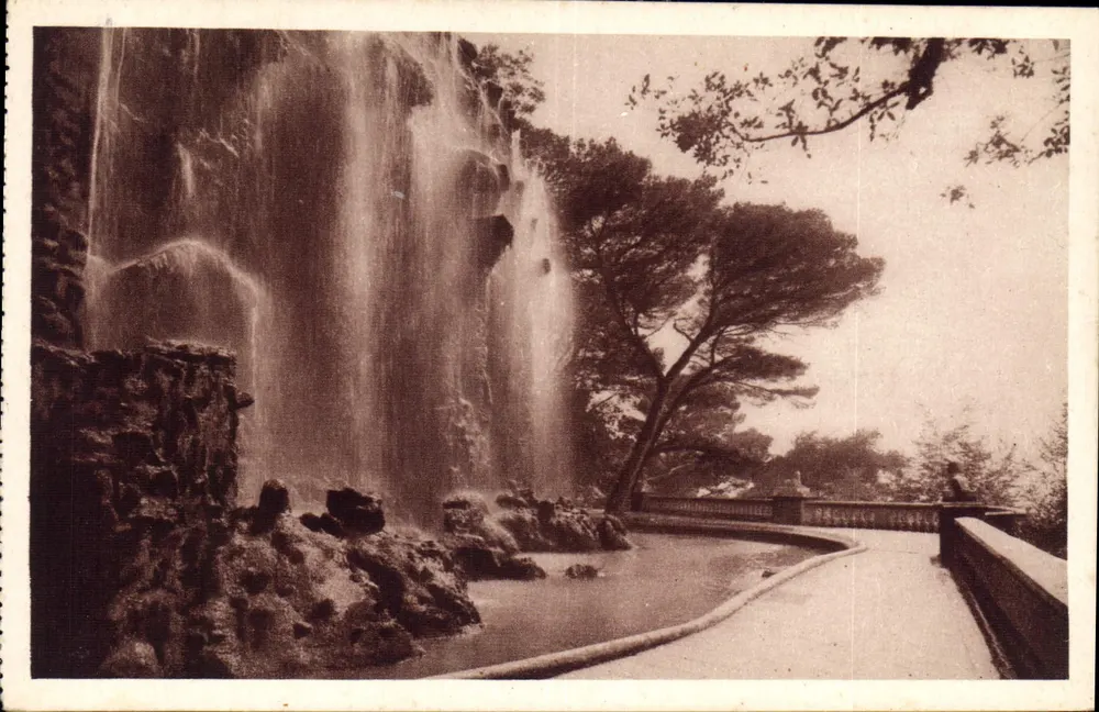 Nice - A Cascata no Castelo — Edições Mar, 5, Boulevard Jeanne d'Arc, Nice - Frente