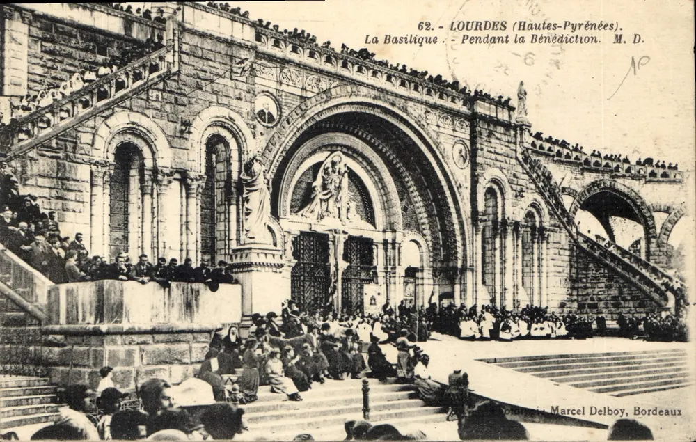 Lourdes (Hautes-Pyrénées) — Die Basilika während der Segnung — Marcel Delboy, Bordeaux, n°62 - Vorderseite