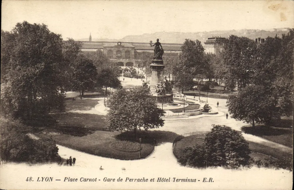LYON — Place Carnot — Perrache Bahnhof und Hotel Terminus — E.R. - Vorderseite