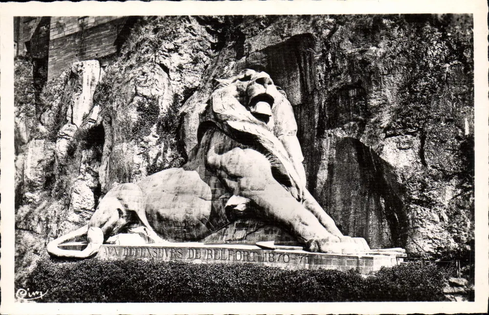 O Leão de Belfort — Monumento aos Defensores de Belfort 1870-71 — Editor: Combet Photo Magor - Frente