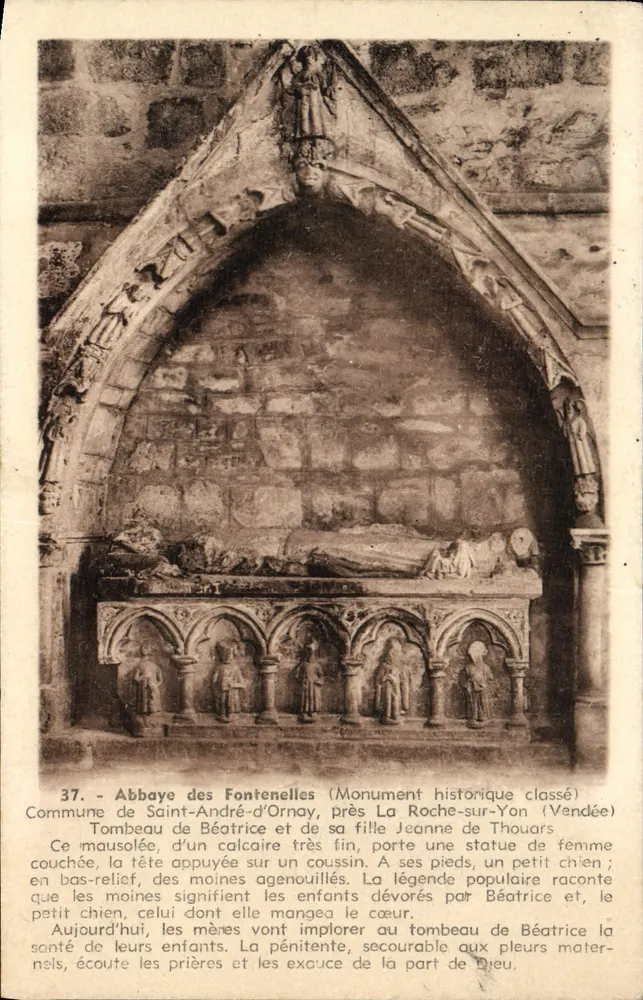 Grab von Béatrice und ihrer Tochter Jeanne in der Abtei Fontenelles — Saint-André-d'Ornay, nahe La Roche-sur-Yon (Vendée) - Vorderseite