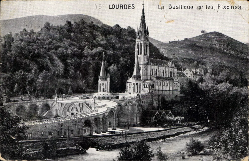 Lourdes — A Basílica e as Piscinas — Editor desconhecido, n° 45 - Frente
