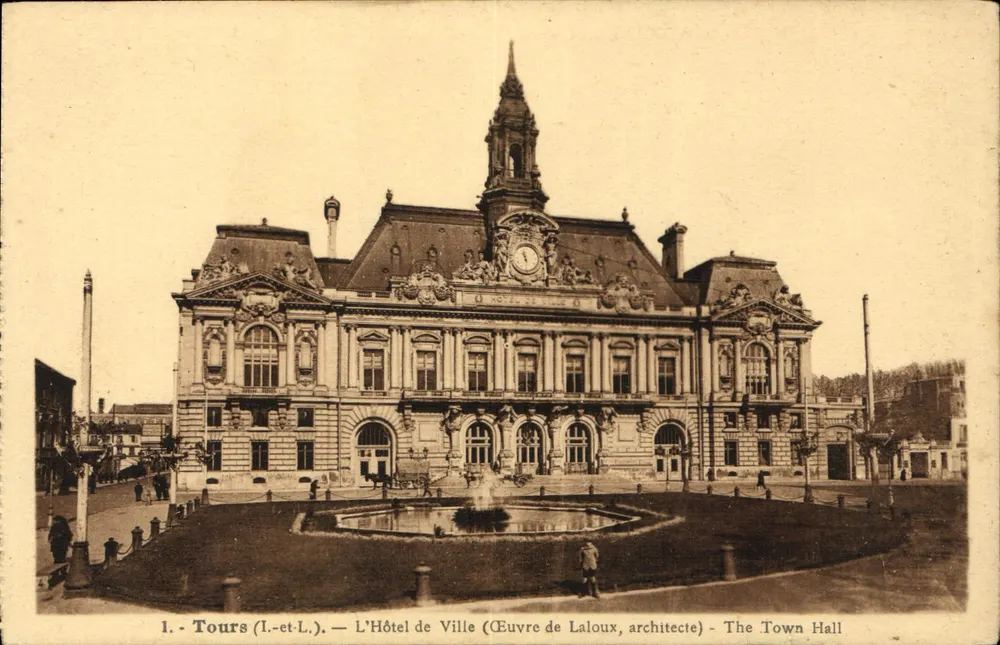 Tours (Loire-et-Loire) — Das Rathaus, Werk von Laloux, Architekt - Vorderseite