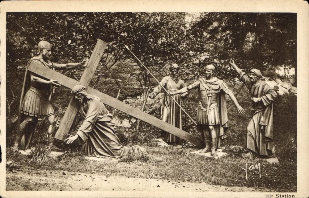 III. Station — Jesus fällt unter dem Gewicht seiner Kreuzes — Photo Edition Quinquet - Lourdes - Vorderseite