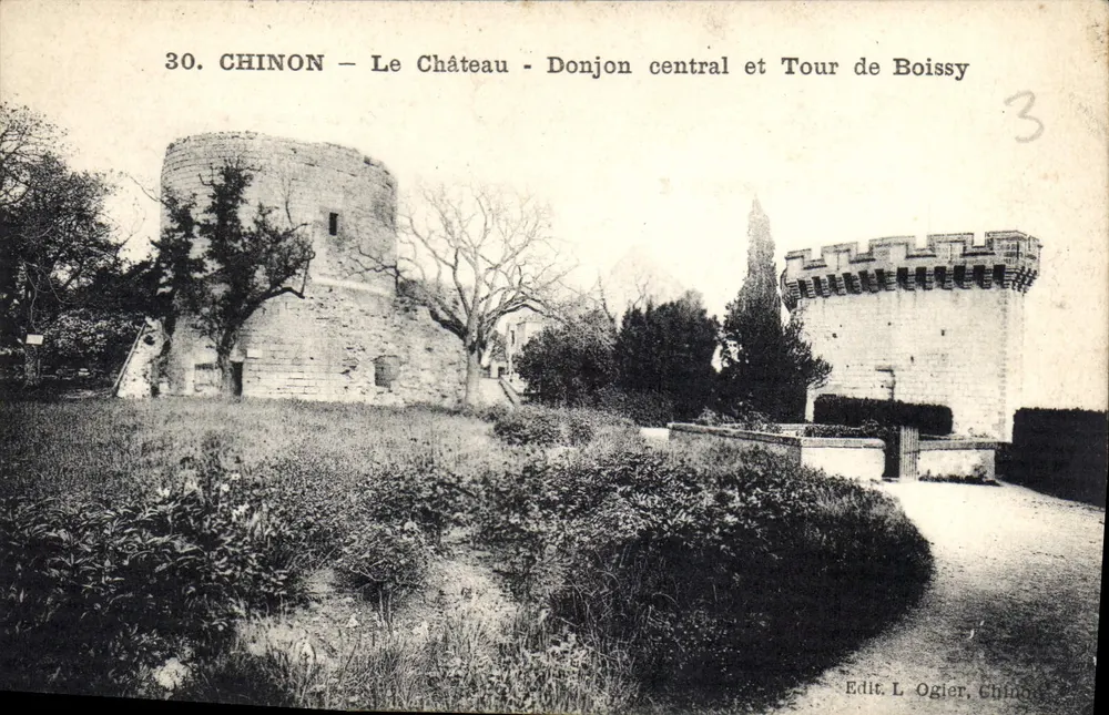 Chinon — Das Schloss — Zentraler Bergfried und Turm von Boissy — Verlag L. Oglier, Chinon - Vorderseite
