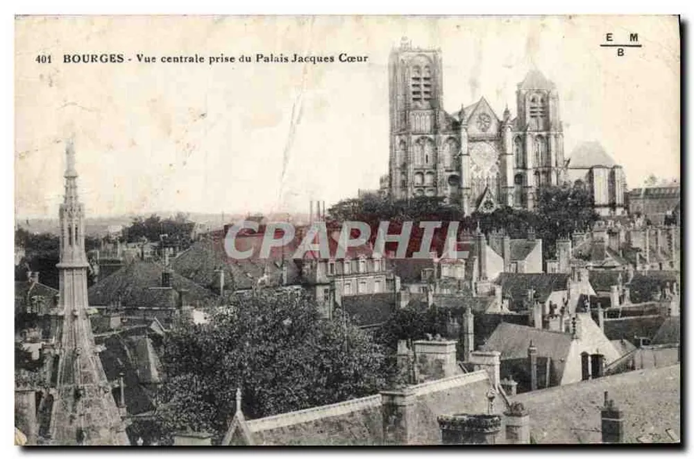 Bourges - Vista central capturada do Palácio Jacques Cœur - Frente